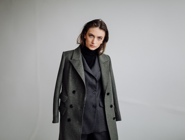 راهنمای انتخاب مانتو بر اساس سبک شخصی و سن